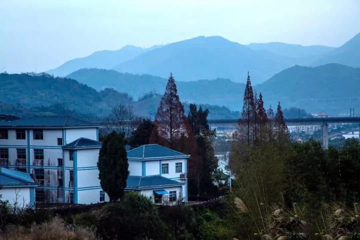 今朝有酒今朝醉，醉过一天看明天|词语释义解释落实